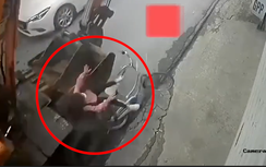 Xót xa cảnh máy xúc cán tử vong cháu bé 8 tuổi trên đường đi học