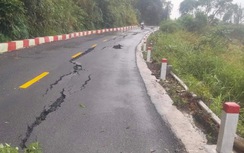 Đèo Vi Ô Lắc sạt lở nghiêm trọng, giao thông tắc nghẽn