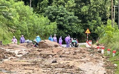 Sạt lở đèo Vi Ô Lắc: Ô tô "chôn chân" hàng dài chờ thông xe từ 4h sáng