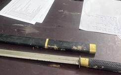 Thiếu niên mang kiếm đi đánh nhau, lao xe vào CSGT khi bị phát hiện