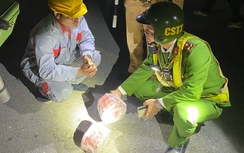 Tạm giữ tài xế vi phạm nồng độ cồn kịch khung, tàng trữ pháo nổ tại Bắc Giang