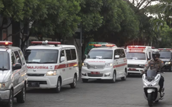 Tàu đâm xe buýt chở hàng chục hành khách, thương vong nghiêm trọng