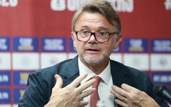 HLV Troussier nói gì về việc cất Quả bóng Vàng Việt Nam 2 trận liên tiếp?