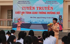 Hòa Bình: Cổng trường ATGT nâng cao ý thức phụ huynh, học sinh khi tham gia giao thông