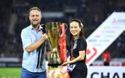 Bóng đá Thái Lan lại nổi sóng sau vụ sa thải HLV từng 2 lần đánh bại thầy Park