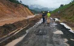 Ngày đêm bám đường xử lý sạt lở đường Hồ Chí Minh qua Đà Nẵng