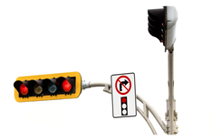 Nhiều thành phố tại Bắc Mỹ xem xét cấm rẽ phải khi đèn đỏ