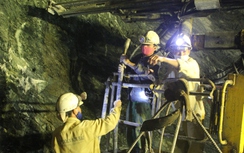 Hầm xuyên núi cao tốc Bắc - Nam đoạn qua Hà Tĩnh đang được thi công như thế nào?