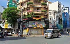 Nhiều mặt bằng đắc địa tại TP.HCM bỏ trống, thành điểm treo quảng cáo trái phép