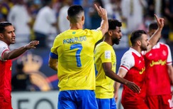 Ronaldo khiến tất cả ngỡ ngàng với hành động hiếm thấy