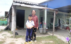 Lắt lay bà nội 70 tuổi lượm ve chai, nuôi cháu mồ côi cha vì TNGT