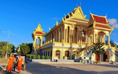 Thăm ngôi chùa lộng lẫy sắc vàng ở Sóc Trăng