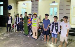 Đi mô tô cầm theo phóng lợn giải quyết mâu thuẫn, hai thanh niên bị khởi tố