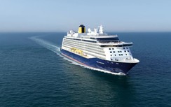 Du thuyền chở hơn 1.000 người gặp bão trên Đại Tây Dương