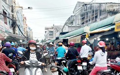 Khu chợ thường xuyên ách tắc giao thông nhưng luôn được báo cáo rất thông thoáng