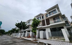 Nhà đất ven đô bỏ hoang nhưng giá vẫn cao chót vót