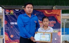 Long An: Nữ sinh lớp 3 nhặt được 14 triệu đồng trả lại người đánh rơi