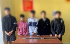 Nhóm thiếu niên ở Tuyên Quang mang dao định hỗn chiến trước cổng trường