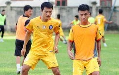 Đội bóng V-League từng suýt bỏ giải nhận thêm tin kém vui