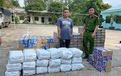 Long An: Bắt giữ ô tô tải chở trên 1,3 tấn pháo lậu