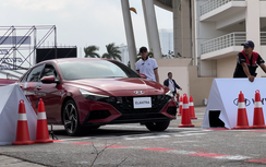 Dàn xe Hyundai Elantra "đốt lốp" tại sân Mỹ Đình