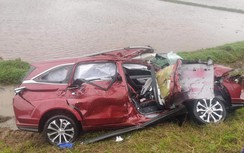 Ô tô 7 chỗ va chạm xe tải đông lạnh ở Hà Tĩnh, nhiều người nhập viện cấp cứu