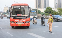 Chặn bắt loạt xe khách vi phạm quanh bến Mỹ Đình