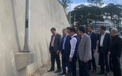 Trụ cột đèn trên đèo Prenn đúng thiết kế, bảo đảm ATGT