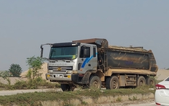 Người dân bất an vì xe tải đi ngược chiều, chở có ngọn náo loạn đường huyện ở Vĩnh Phúc