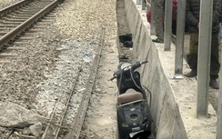 Bản tin TNGT 22/12: Hai người bị tàu hỏa tông tử vong khi vượt qua lối đi tự mở
