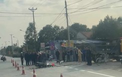 Xe máy kẹp 3 lao vào xe tải: 1 người tử vong, 2 người bị thương