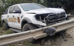 Ô tô bán tải tông xe máy trên QL1A khiến 2 người bị thương