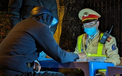 Nhậu đón Noel sớm, tài xế mất cả thưởng Tết vì dính nồng độ cồn