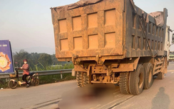 Bản tin TNGT 26/12: Va chạm với xe tải, người đàn ông tử vong thương tâm