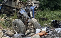 Xe tải gãy đôi sau va chạm xe đầu kéo trên tuyến La Sơn - Hòa Liên