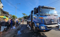 Xe ben va chạm xe máy, người phụ nữ bị cán đứt lìa chân trái