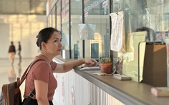 Trước nghỉ lễ, người dân ở TP.HCM ra bến xe về quê