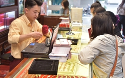 Giá vàng giảm sốc, chuyên gia khuyên nhà đầu tư bán sớm