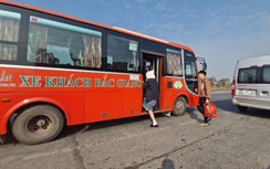 Bất an xe khách dàn hàng đón khách trên cao tốc Hà Nội - Bắc Giang trước nghỉ lễ