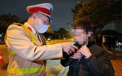 Nể chủ nhà, anh thợ mộc mất cả tháng lương vì lỗi nồng độ cồn