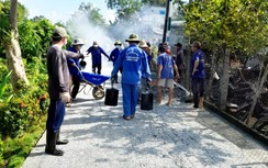 Những nông dân mê vá đường ở Đồng Tháp