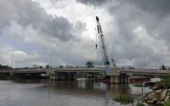 Gác 20 dầm bê tông, hợp long cầu Tây Đô bắc qua sông Cần Thơ