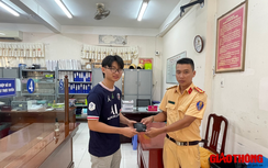 CSGT Bạc Liêu nhặt được ví tiền trả lại người đánh rơi