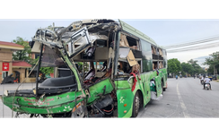 Va chạm giữa ô tô khách và xe tải trên QL47, một tài xế tử vong