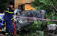 Cố vượt khi tàu hoả đang đến, ô tô chở 9 người bị hất văng