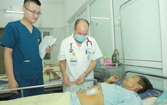 Phát hiện sán lá gan chui ra từ ống dẫn lưu đường mật