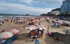 Ngày đầu nghỉ lễ, du khách tăng 120%, biển Vũng Tàu vẫn vắng