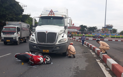 Bản tin TNGT 11/9: Va chạm xe đầu kéo, xe máy bị kéo lê tới 20 mét