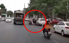 Tình huống chết người từ những pha mở cửa ô tô bất cẩn