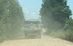 Quảng Ninh: Xe phục vụ dự án tái định cư tàn phá đường khu dân cư